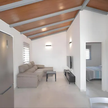 Holiday home Chalet En Conil Con Barbacoa Y Piscina Portatil *