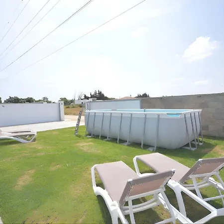 Chalet En Conil Con Barbacoa Y Piscina Portatil Holiday home