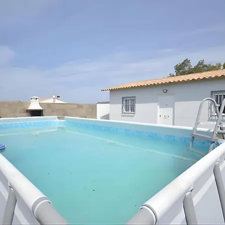 Chalet En Conil Con Barbacoa Y Piscina Portatil Holiday home