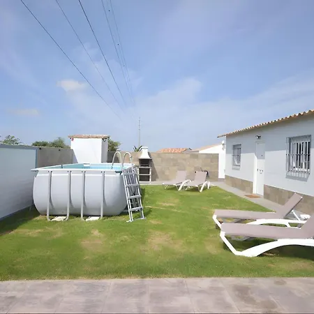 Chalet En Conil Con Barbacoa Y Piscina Portatil Holiday home